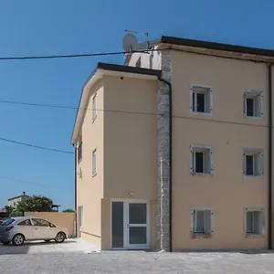 Lana House With Petrovija